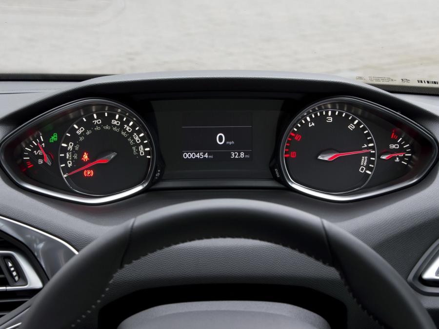  Peugeot 308 2013 года  (UK) (фото 19 из 25)